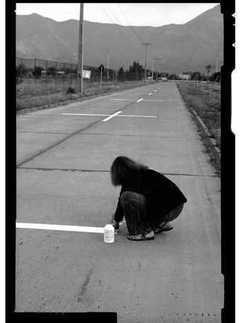 Poster for Una milla de cruces sobre el pavimento